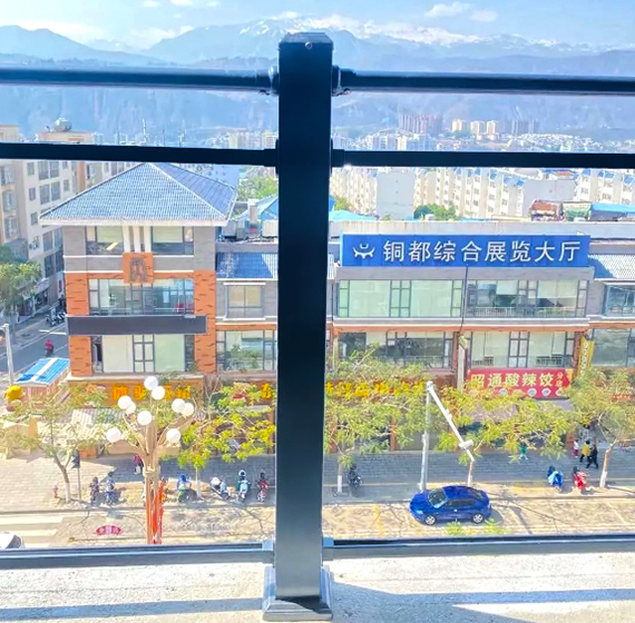 昆明东川经典知城玻璃阳台栏杆项目